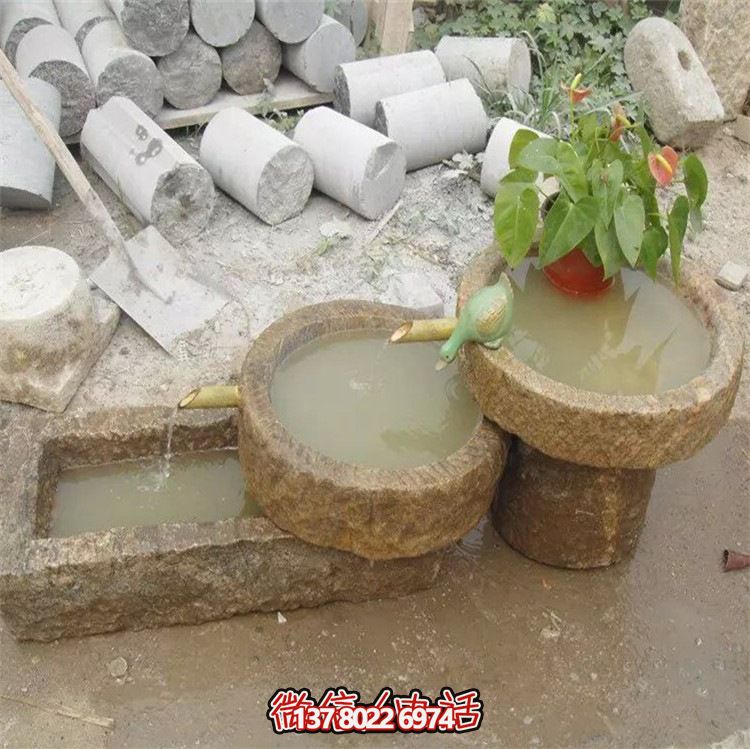古老農(nóng)村石槽流水魚缸，傳統(tǒng)擺件裝飾景觀