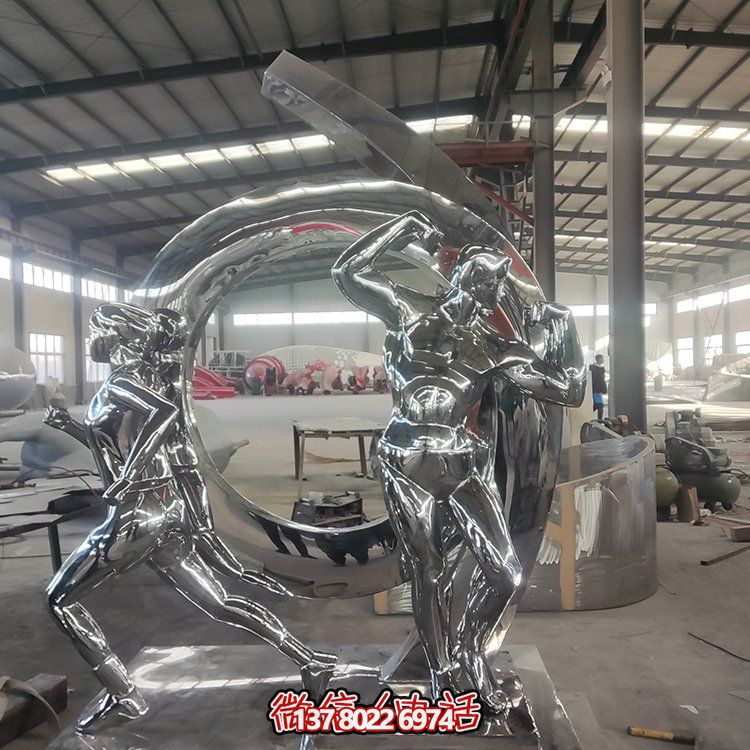 不銹鋼鏡面抽象雕塑，激發(fā)運動與園林景觀的靈感