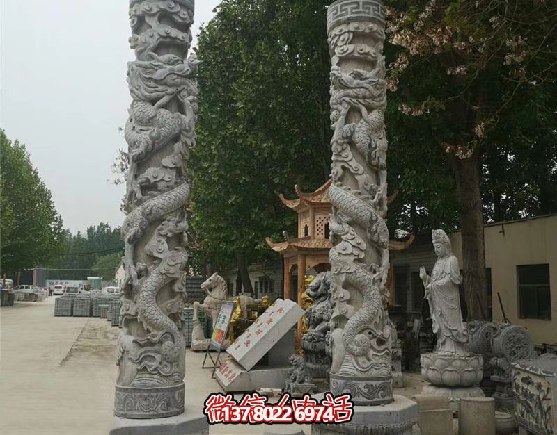 龍柱石雕，裝點寺廟門前