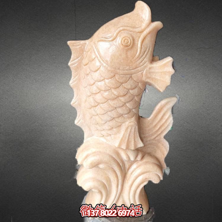集大理石石雕、水景擺件、鯉魚(yú)雕塑于一體的精美藝術(shù)品
