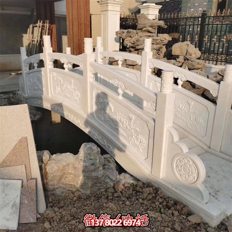 精美大理石雕刻欄桿，為景區(qū)公園拱橋添加裝飾美感和防護(hù)功能