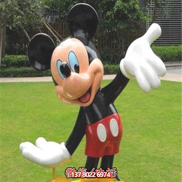 藝術(shù)化大型玻璃鋼米老鼠雕塑，為公園景觀添彩