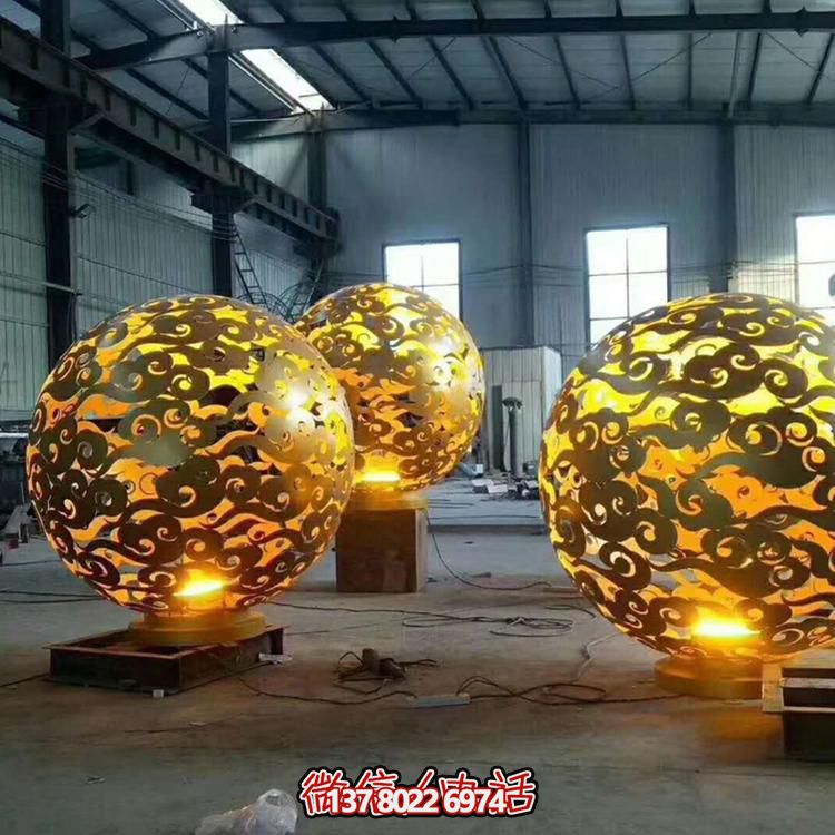 創(chuàng)意不銹鋼鏤空景觀擺件，為廣場(chǎng)帶來(lái)濃濃的藝術(shù)氣息