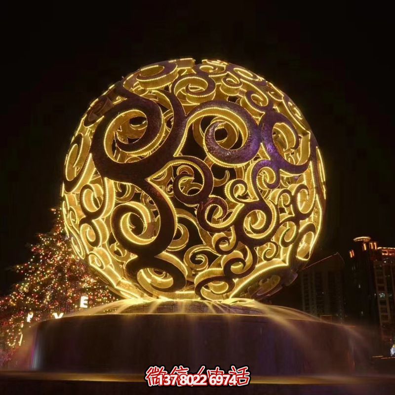 不銹鋼鏤空球雕塑，照亮夜晚的美麗噴泉