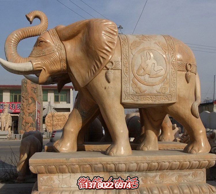 大型黃蠟石雕大象雕塑，為企業(yè)、酒店、景觀增添華麗風采
