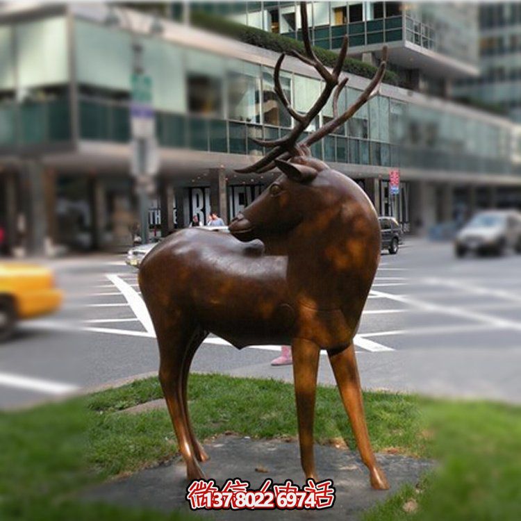 精美雕塑，梅花鹿點(diǎn)綴戶外廣場(chǎng)