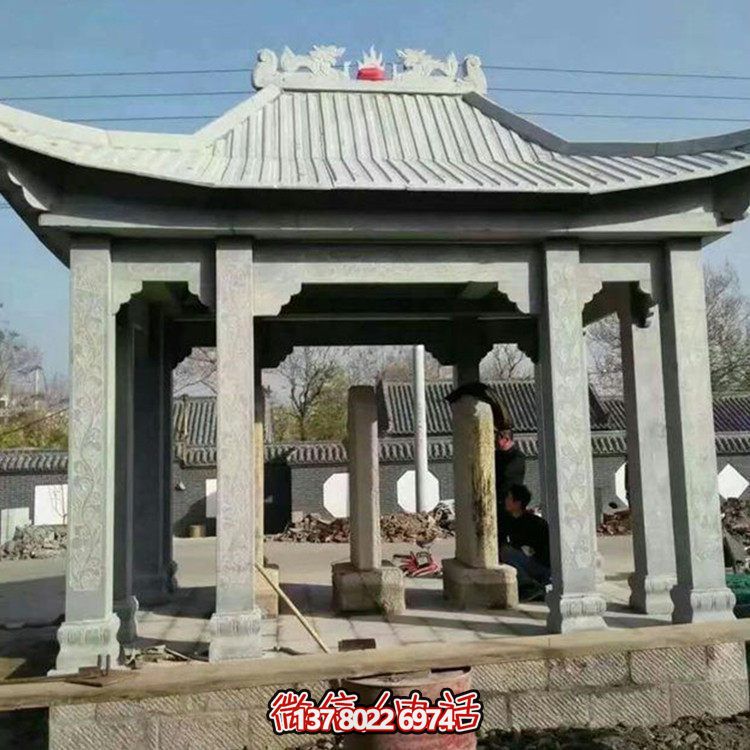精美大型戶外涼亭，用石雕雕塑裝點大理石美景