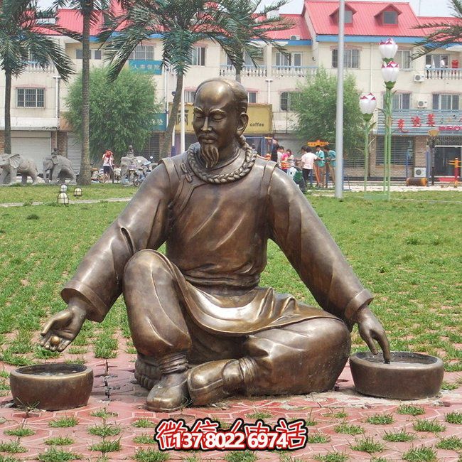 仿銅人物玻璃鋼景觀綠化草坪，提升公園創(chuàng)意氛圍