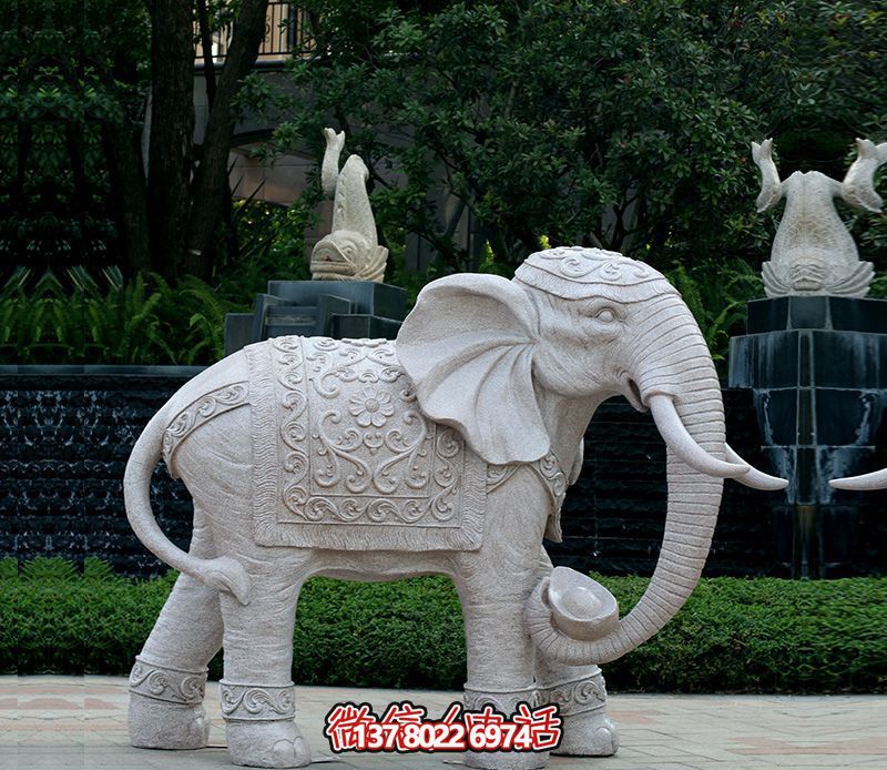 精美浮雕大象雕塑，點綴綠意花園