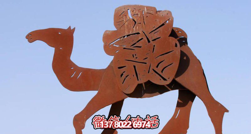 不銹鋼駱駝剪紙雕塑，點(diǎn)綴街道邊行走