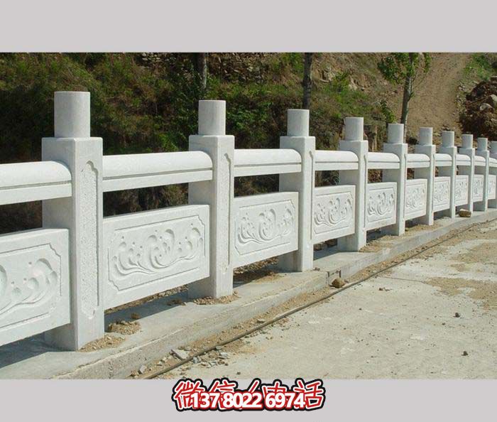 漢白玉欄桿石雕，為景區(qū)山道增添美感