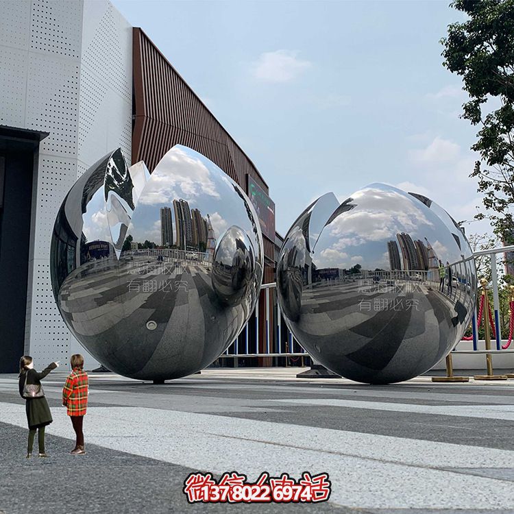 大型不銹鋼鏡面球體雕塑，為你的戶(hù)外空間增添獨(dú)特氣息