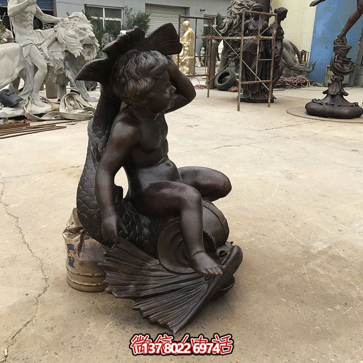 創(chuàng)意銅雕魚坐椅，讓兒童享受景觀之美