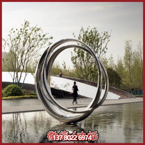大型不銹鋼鏡面圓環(huán)擺件，點(diǎn)綴園林環(huán)境