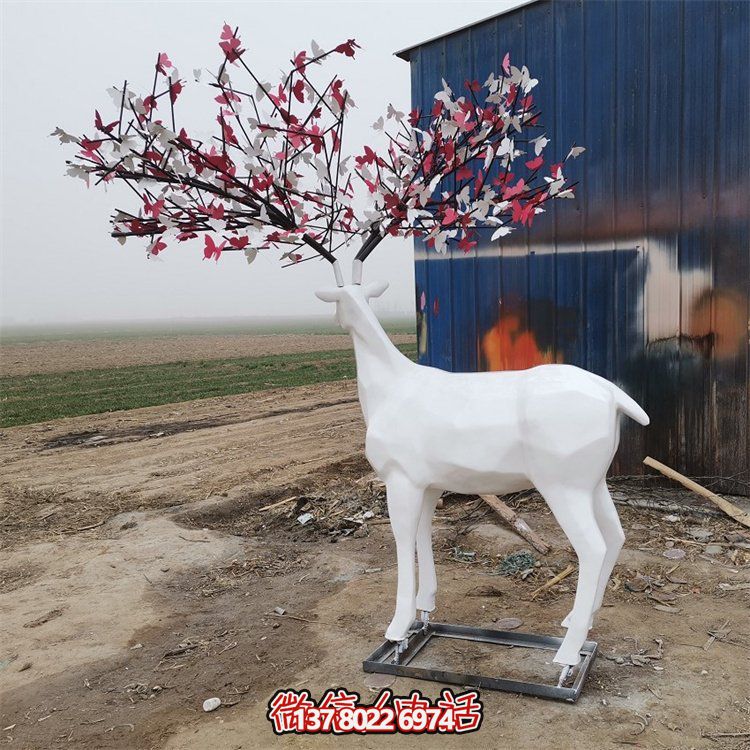 玻璃鋼雕塑梅花鹿，為戶外園林景觀增添抽象美感