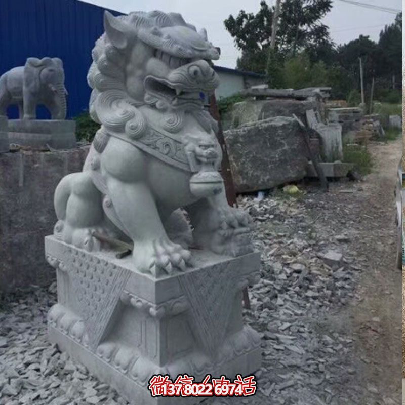 獅子雕塑鎮(zhèn)宅辟邪，美觀大方
