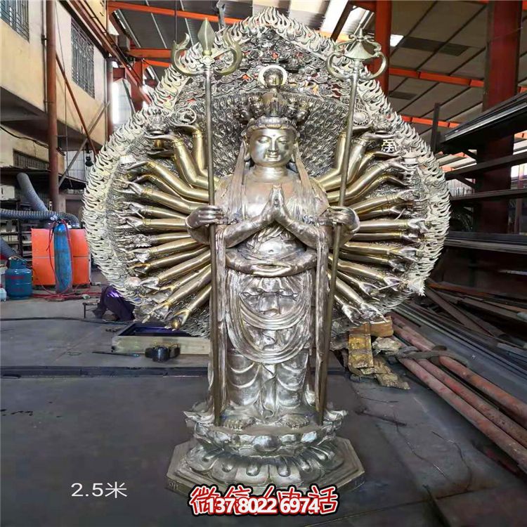 游覽千手觀音大型景觀雕塑，探索本土古代寺廟文化