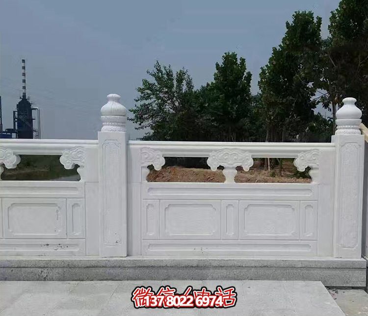 漢白玉鏤空石橋欄桿雕塑，為景區(qū)增添精彩