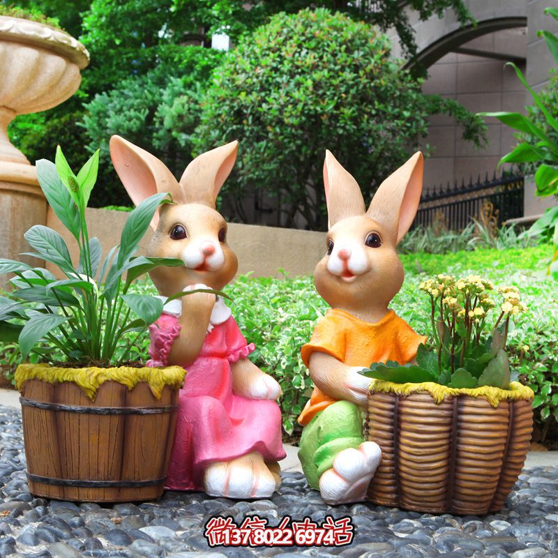 彩繪玻璃鋼兔子雕塑，點綴戶外公園裝飾