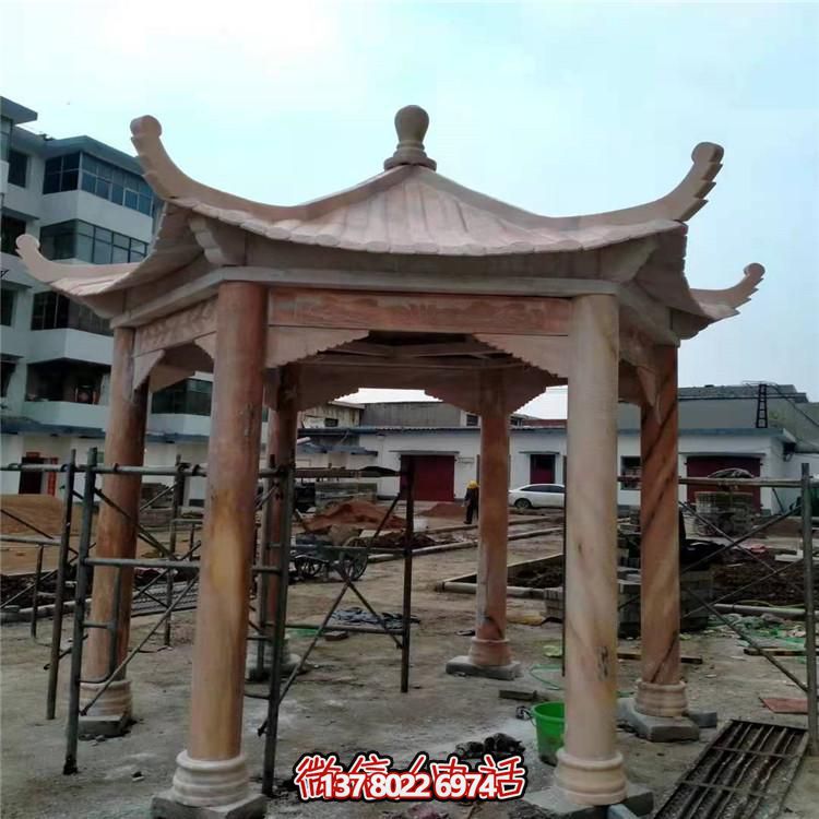 仿古涼亭，盡情欣賞晚霞染紅的美景