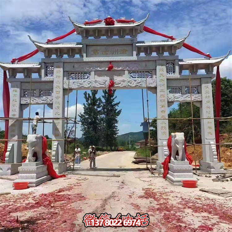 集道路四柱、花崗巖、花崗石雕和牌樓于一體的精美絕倫藝術(shù)品