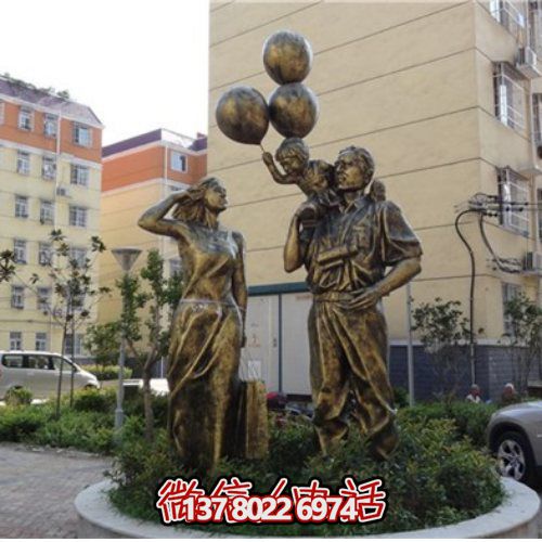 玻璃鋼仿銅人物雕塑，讓您的小區(qū)環(huán)境更加完美！