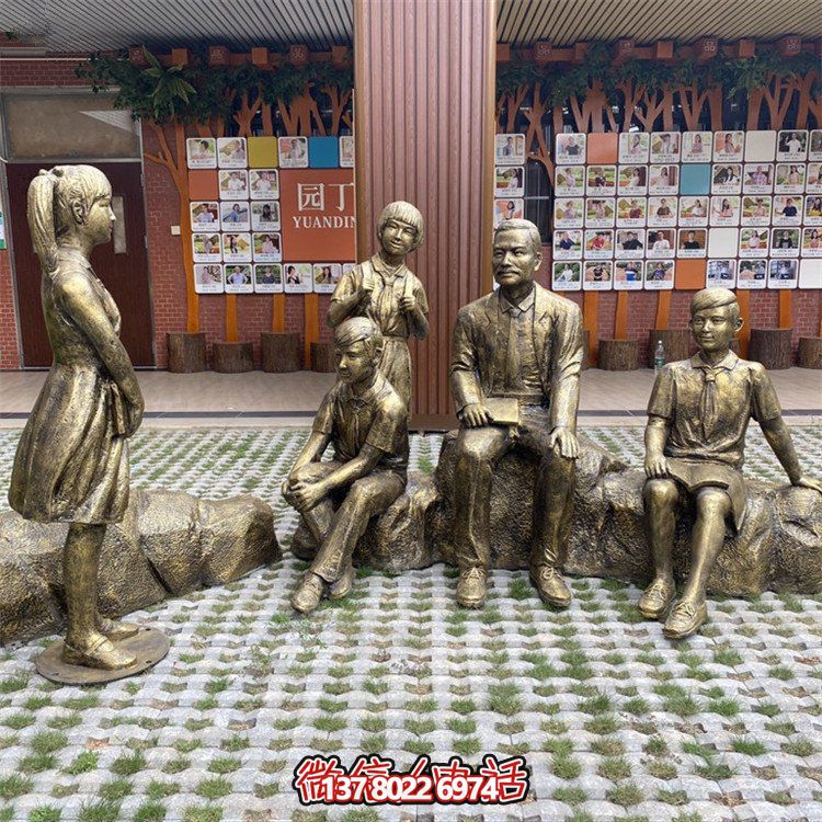 仿銅人物雕塑，裝點(diǎn)步行街情景