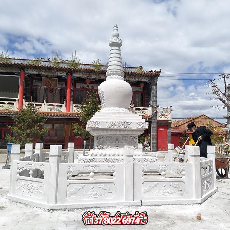 大型石雕舍利塔，宗教寺廟裝置