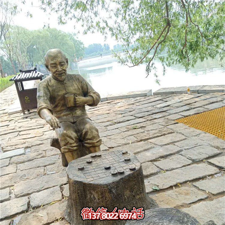 玻璃鋼雕塑仿銅老頭，點(diǎn)綴公園里
