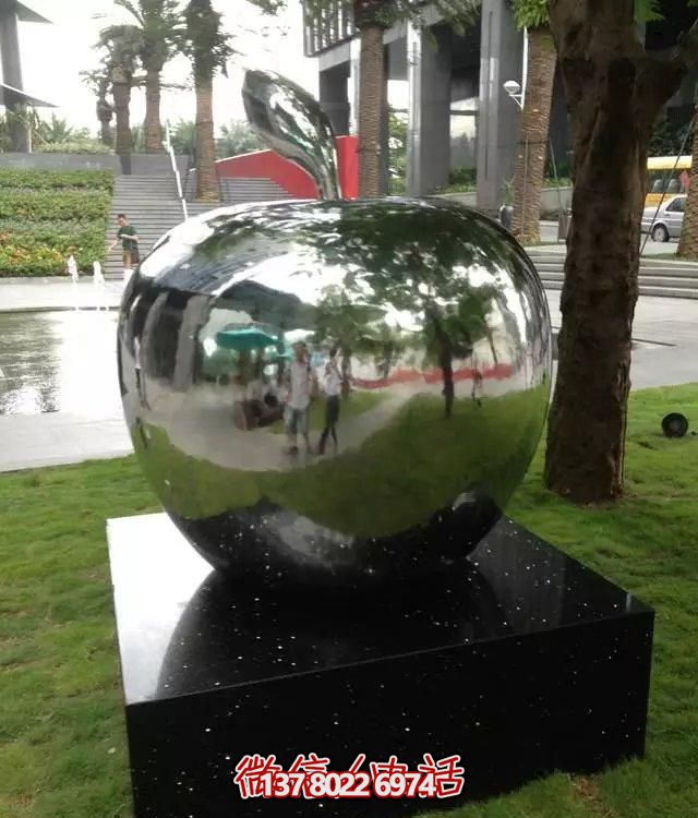 不銹鋼蘋果雕塑擺件，讓你的戶外空間更有創(chuàng)意！