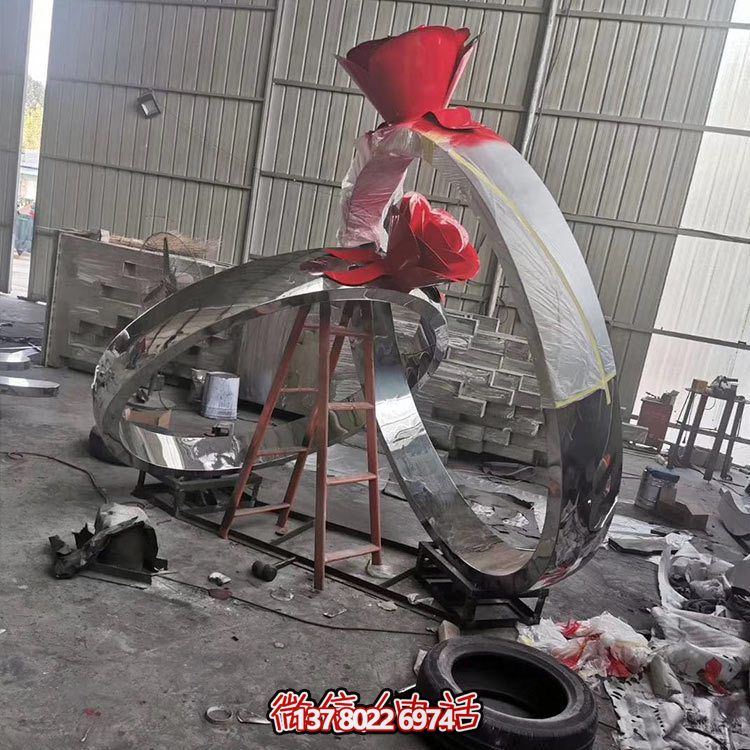 不銹鋼戶外雕塑戒指，鏡面反光