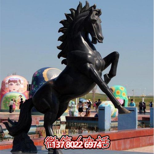 大型仿銅馬玻璃鋼雕塑，為廣場景觀增添無限精彩