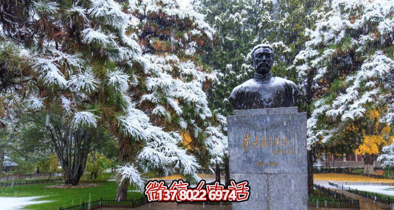 李大釗銅雕胸像，傳承戶外園林名人文化