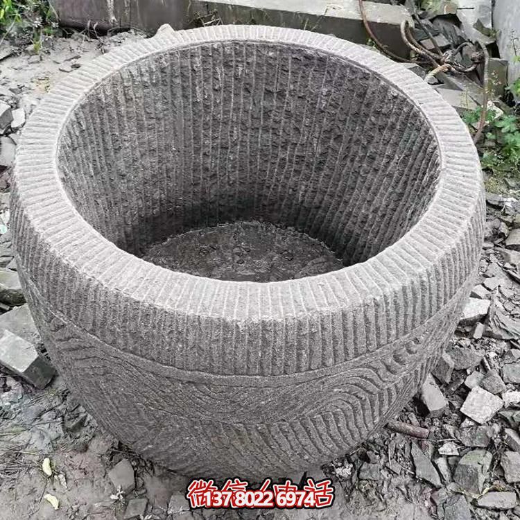 古老石槽，精致圓形養(yǎng)魚水缸