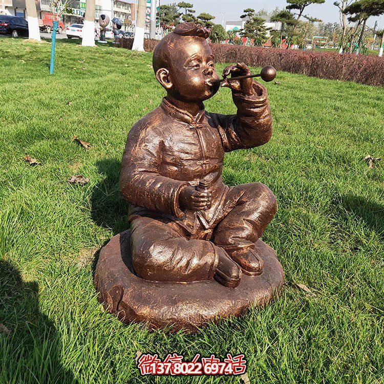 小男孩的童趣泡泡吹——讓每個(gè)孩子都能過一個(gè)美好的童年