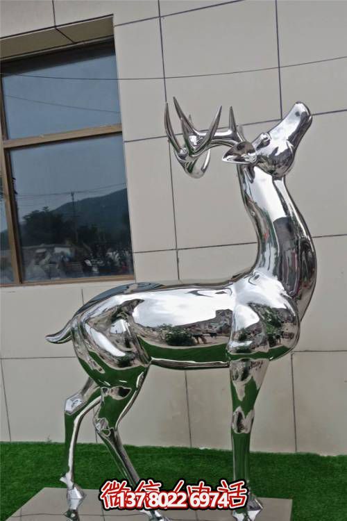 鏡面不銹鋼裝飾別墅小區(qū)，為景觀鹿提供寧?kù)o安家之所