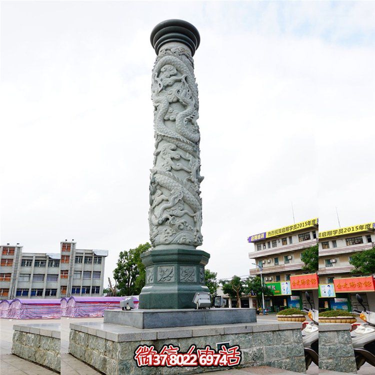 大理石浮雕龍柱，點(diǎn)綴校園廣場(chǎng)