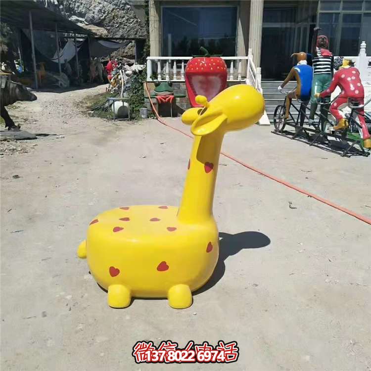 玻璃鋼長(zhǎng)頸鹿擺件，安全可靠、適用于多種場(chǎng)景