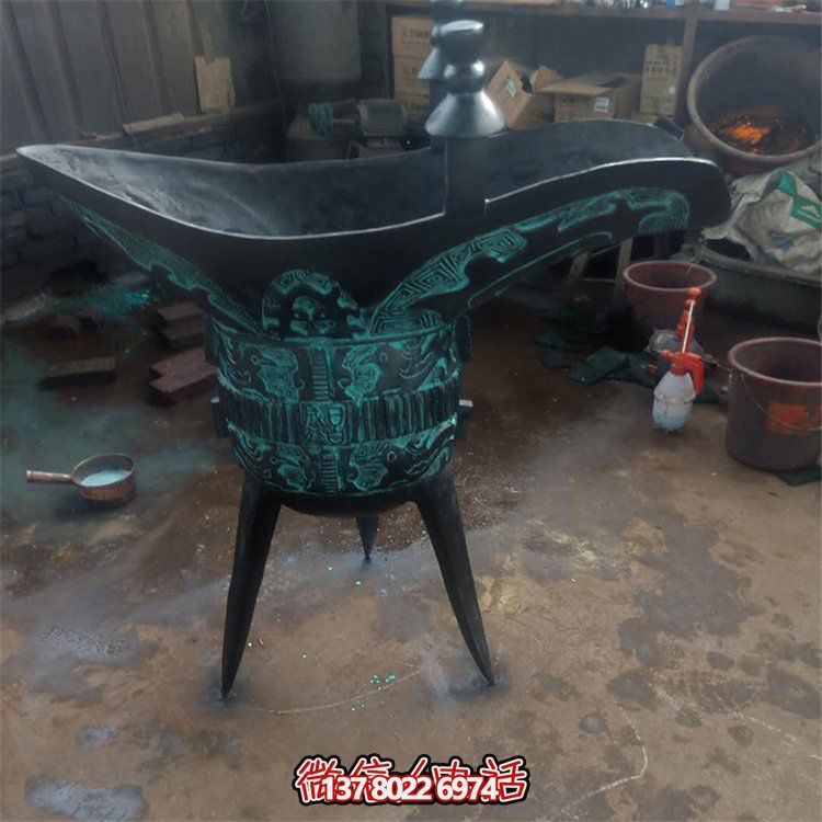 青銅仿古器皿，景觀雕塑擺放，點(diǎn)綴景區(qū)園林