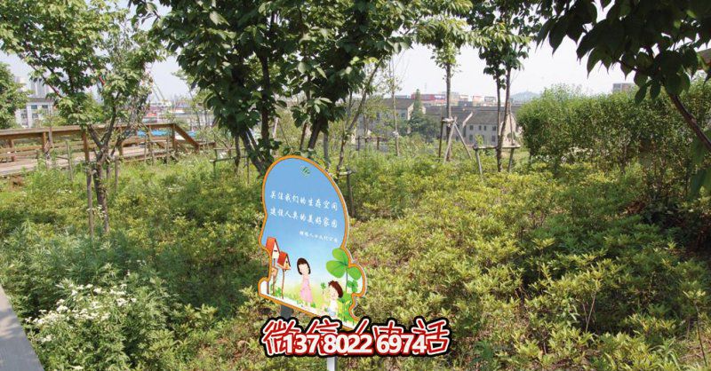 卡通不銹鋼環(huán)境愛護標(biāo)語牌雕塑