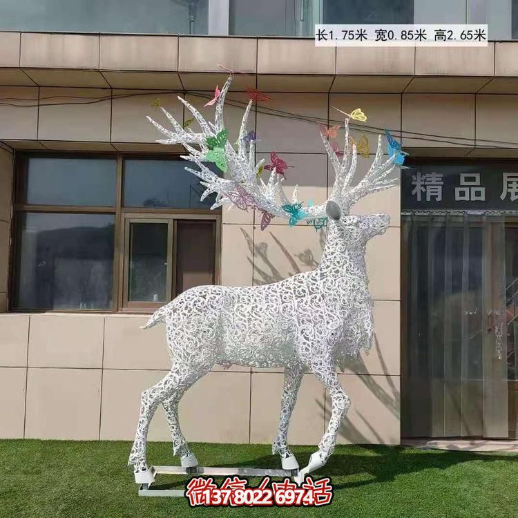 不銹鋼鹿角鏤空梅花亮化雕塑，為景觀廣場(chǎng)擺放