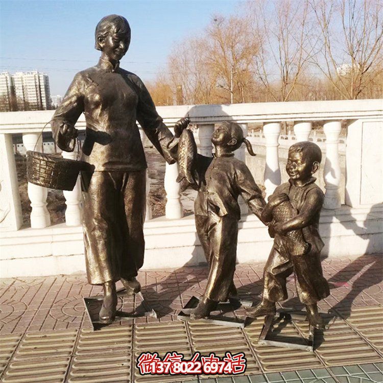 集合民俗小品、戶外街道情景及人物雕塑的主題公園