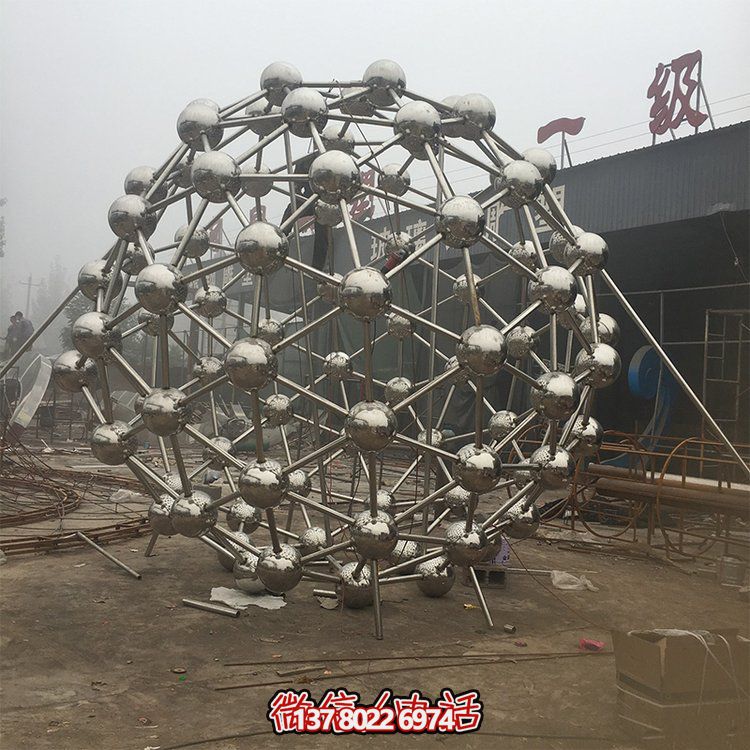 不銹鋼鏤空雕塑，為戶外景觀增添獨(dú)特色彩