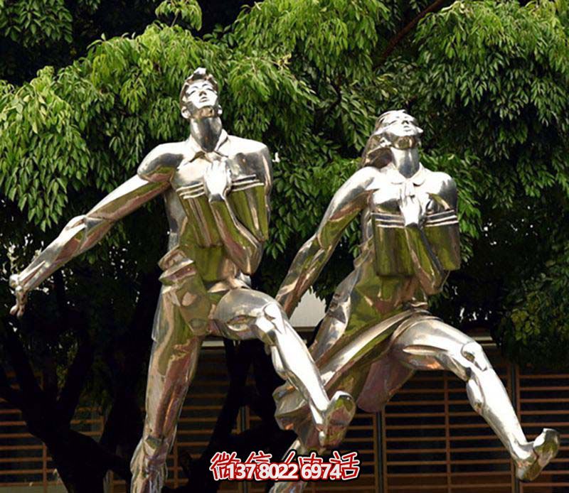 不銹鋼操場雕塑，鏡面反射跑步樂趣