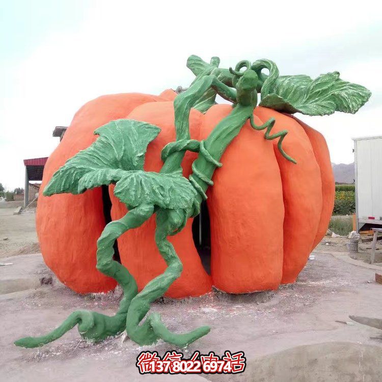 大型仿真南瓜雕塑，增添城市街道景觀