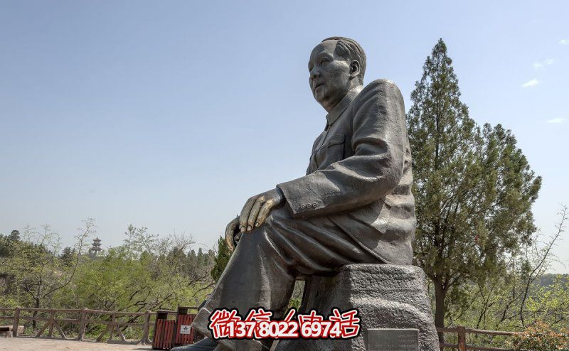 廣場(chǎng)銅雕坐著的毛澤東雕塑