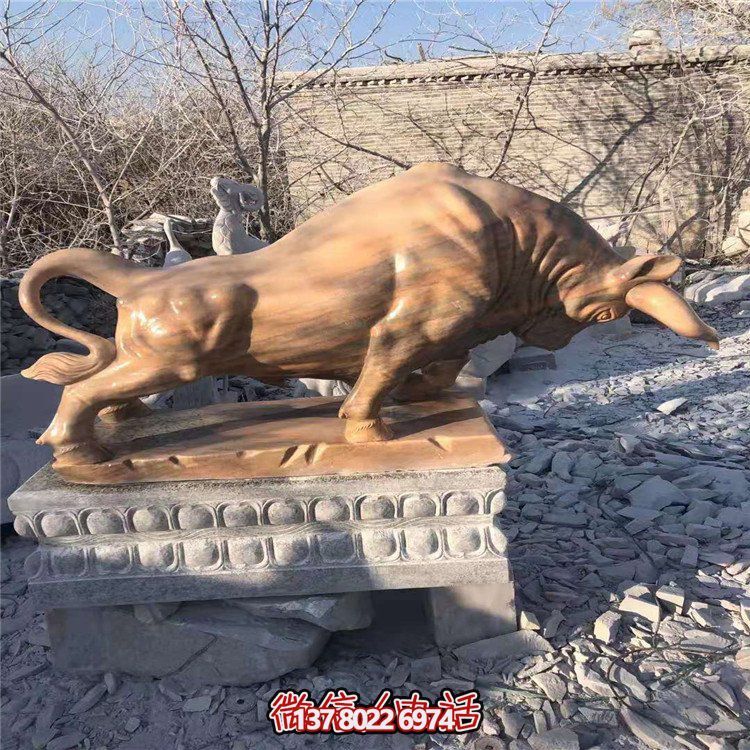 斗牛，晚霞紅大理石石雕牛