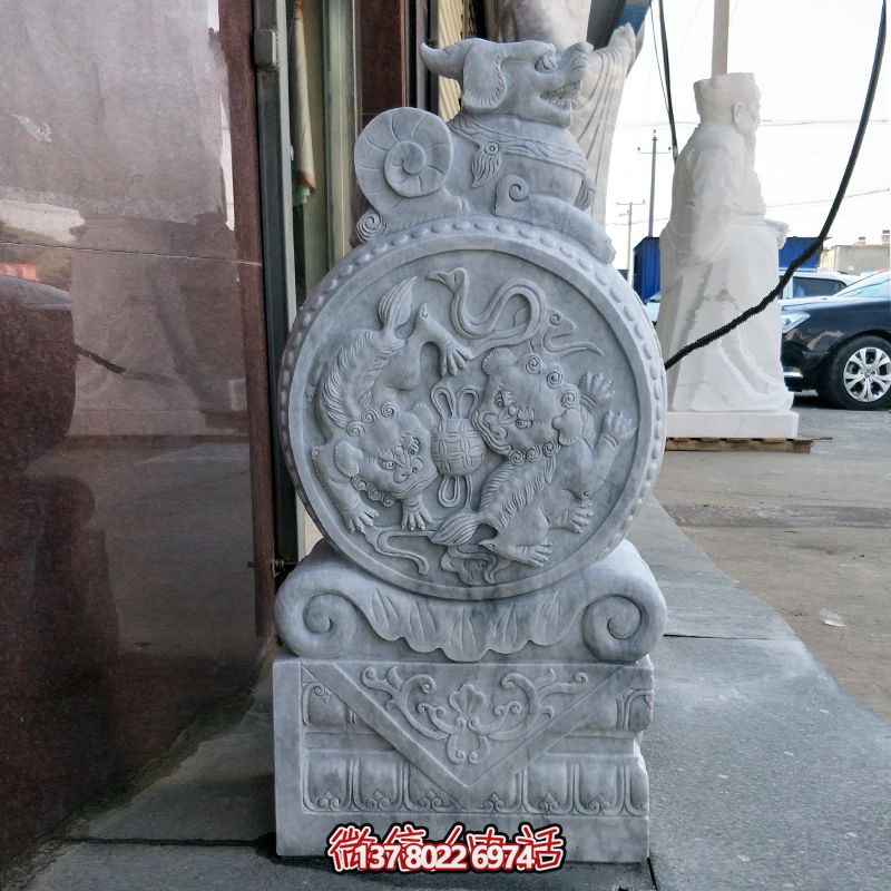 公園景區(qū)擺放漢白玉門(mén)墩仿古雕刻